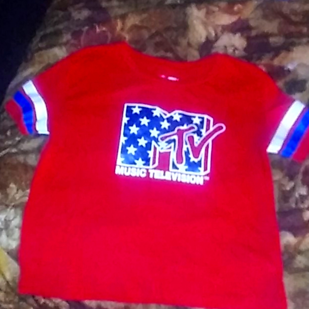 Tee shirt